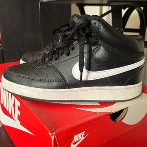 Wmns Nike Court Vision Mid sz6.5 Black Leather/White